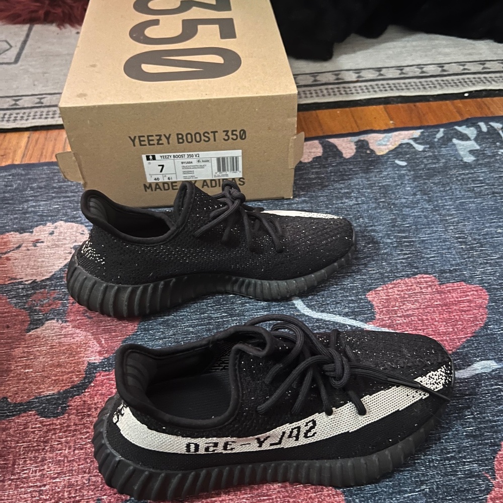 YEEZY BOOST 350 Oreo women’s 8